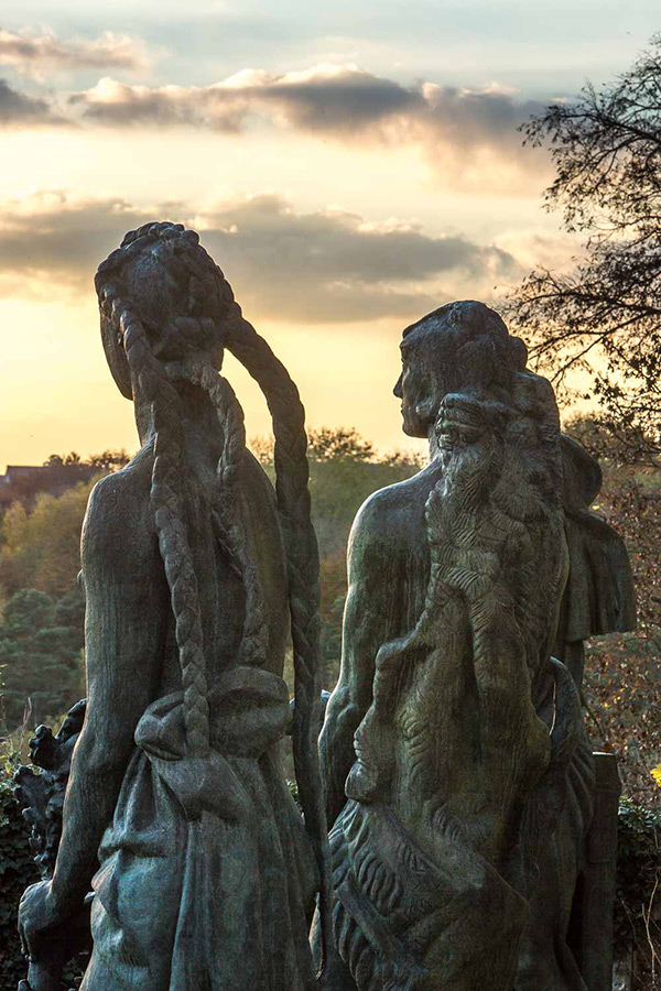 Allégories : l’éloquence, la force et la liberté