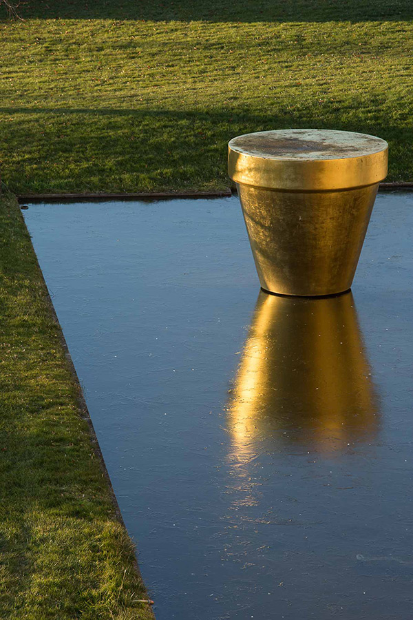 Le Pot Or de Jean-Pierre Raynaud : éclat de l’art contemporain
