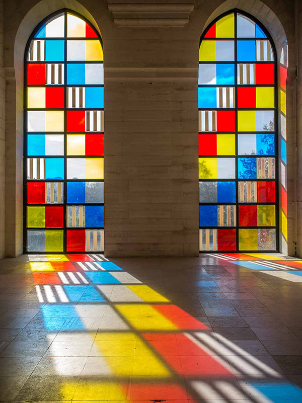 Les Verrières de Buren ou l’art de la lumière