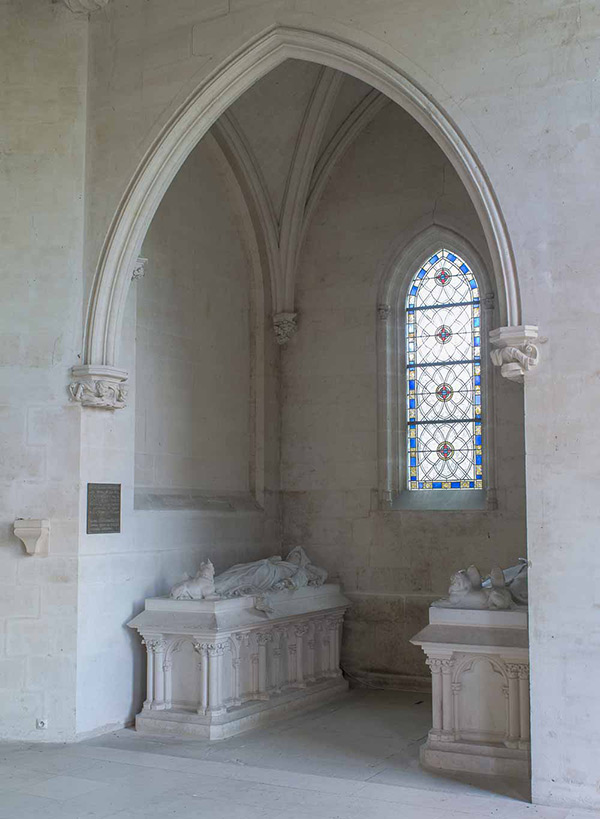 Dans l’ombre de la chapelle de Vez : les Gisants de Frémiet